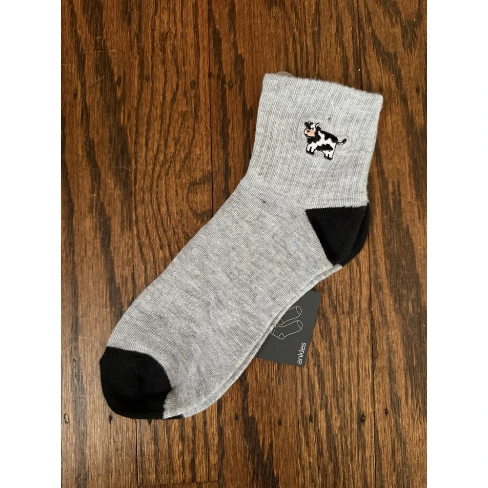 Women's Hello Socks! Gray Embroidered Cow Ankle Socks Size 4-10 NWT